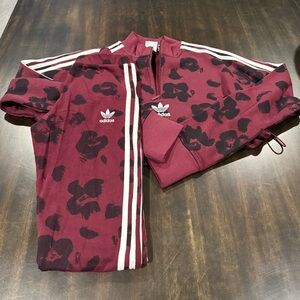Adidas Originals Leopard print crop top & leggings set, Burgundy- XS
